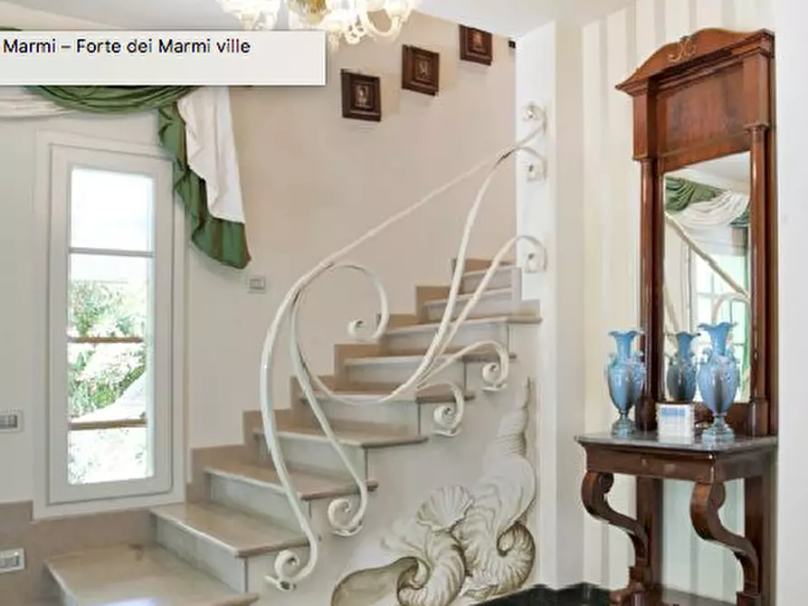 Immagine 29 di Villa in vendita  in Via Canova a Forte Dei Marmi