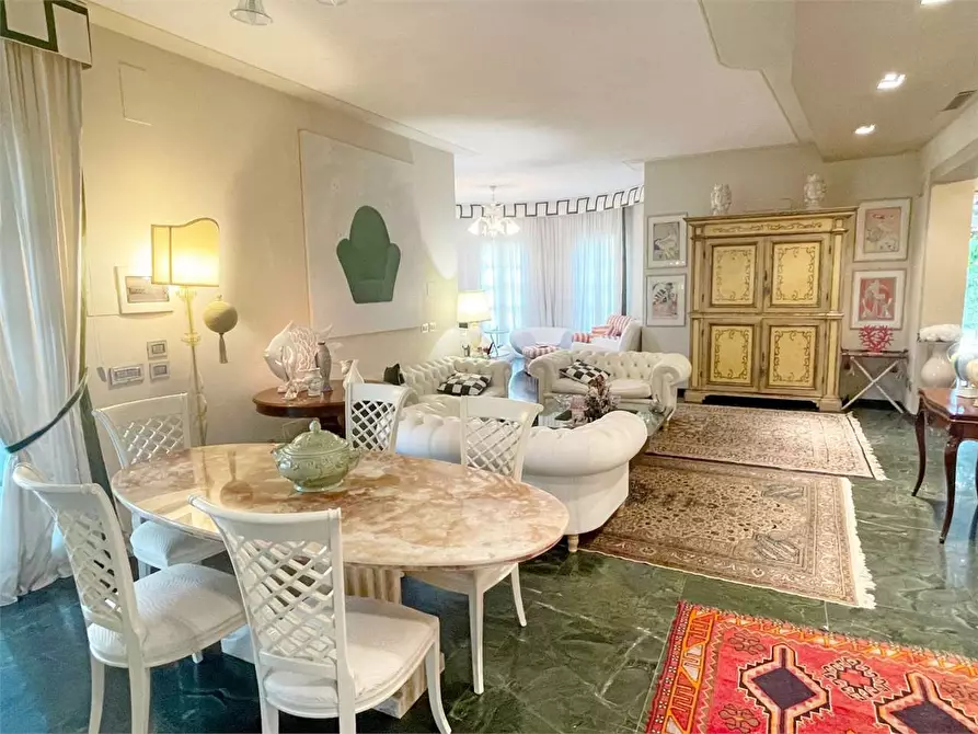 Immagine 17 di Villa in vendita  in Via Canova a Forte Dei Marmi