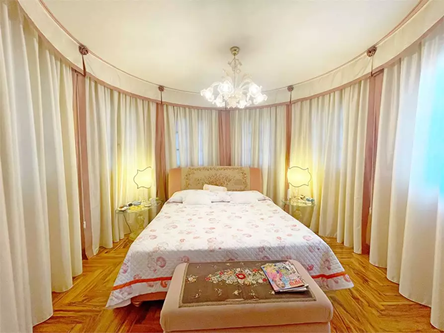 Immagine 33 di Villa in vendita  in Via Canova a Forte Dei Marmi