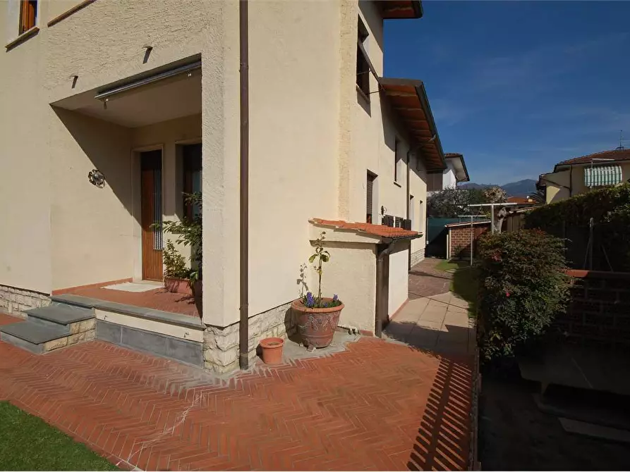 Immagine 9 di Villa in vendita  in Via Leonardo da Vinci a Pietrasanta