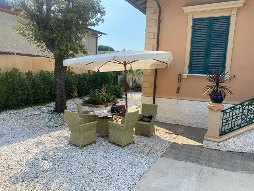 Immagine 1 di Casa indipendente in affitto  in Via Ponchielli a Forte Dei Marmi