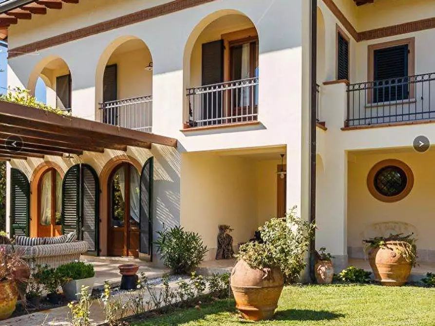 Immagine 2 di Villa in affitto  in Via A. Soffici a Forte Dei Marmi