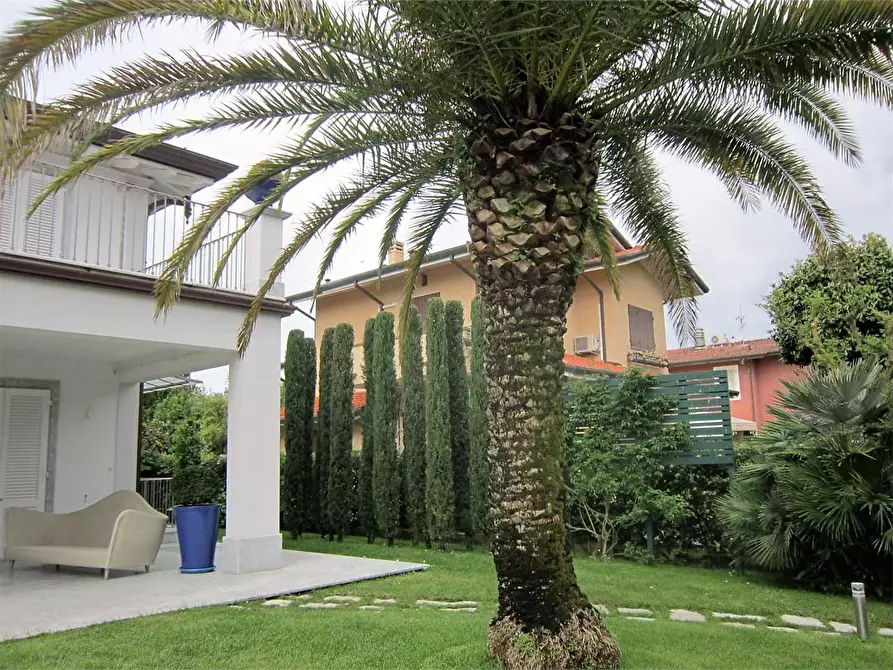 Immagine 5 di Villa in vendita  in Via B. Croce a Forte Dei Marmi