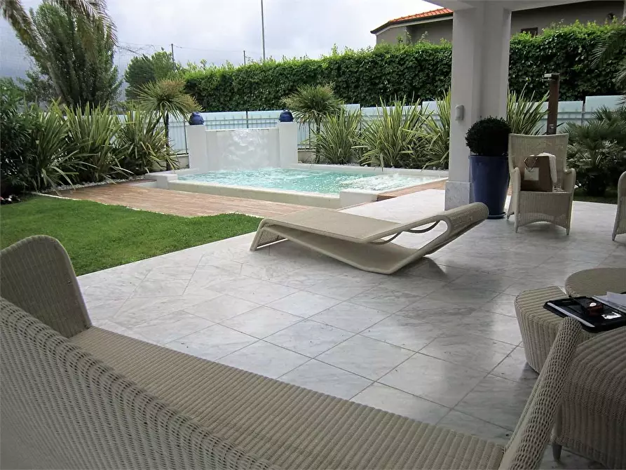 Immagine 8 di Villa in vendita  in Via B. Croce a Forte Dei Marmi