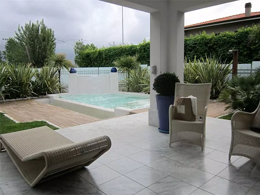 Immagine 11 di Villa in vendita  in Via B. Croce a Forte Dei Marmi