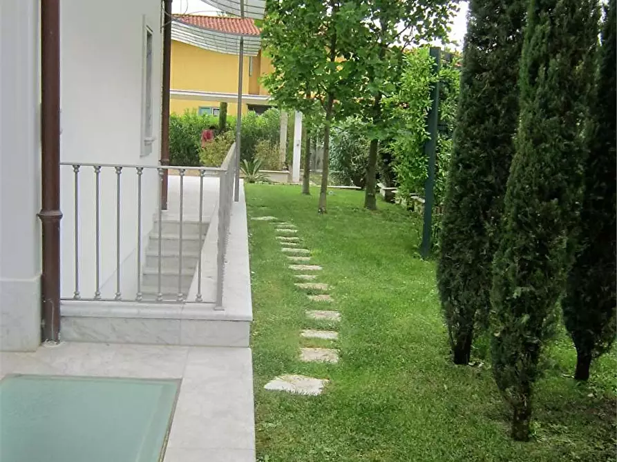 Immagine 31 di Villa in vendita  in Via B. Croce a Forte Dei Marmi