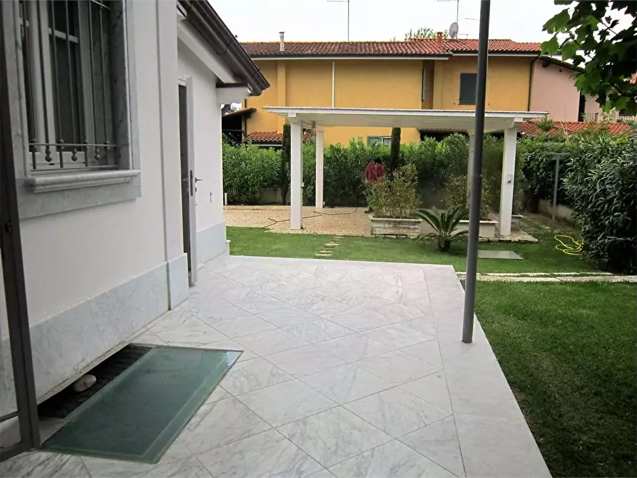Immagine 32 di Villa in vendita  in Via B. Croce a Forte Dei Marmi