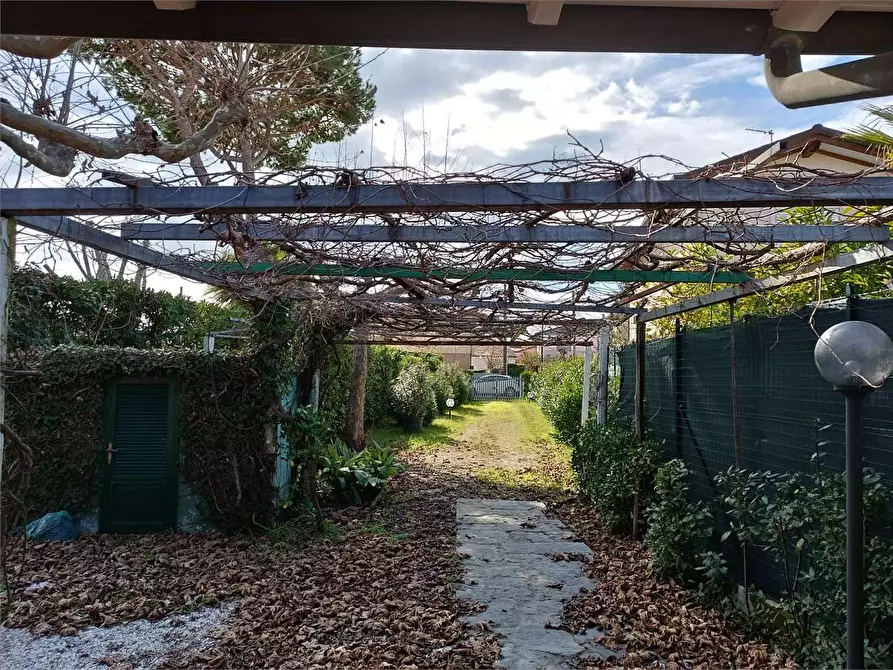 Immagine 25 di Casa indipendente in affitto  in Via Scassi carli a Forte Dei Marmi