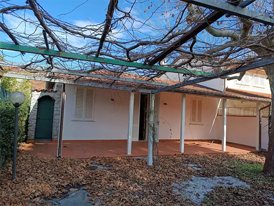 Immagine 21 di Casa indipendente in affitto  in Via Versilia a Forte Dei Marmi