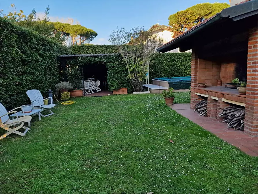 Immagine 31 di Villa in affitto  in Via Firenze a Forte Dei Marmi