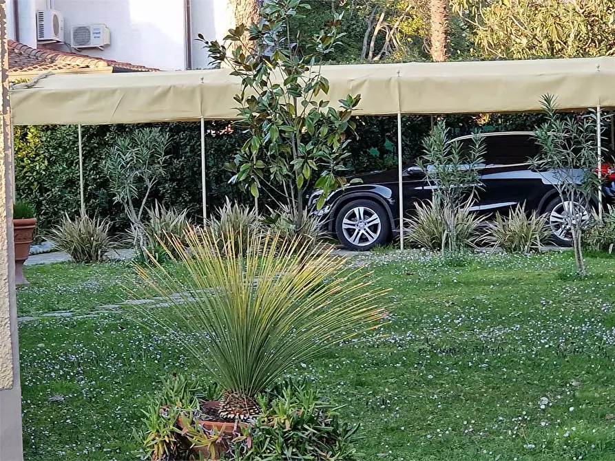 Immagine 30 di Villa in affitto  in Via Firenze a Forte Dei Marmi