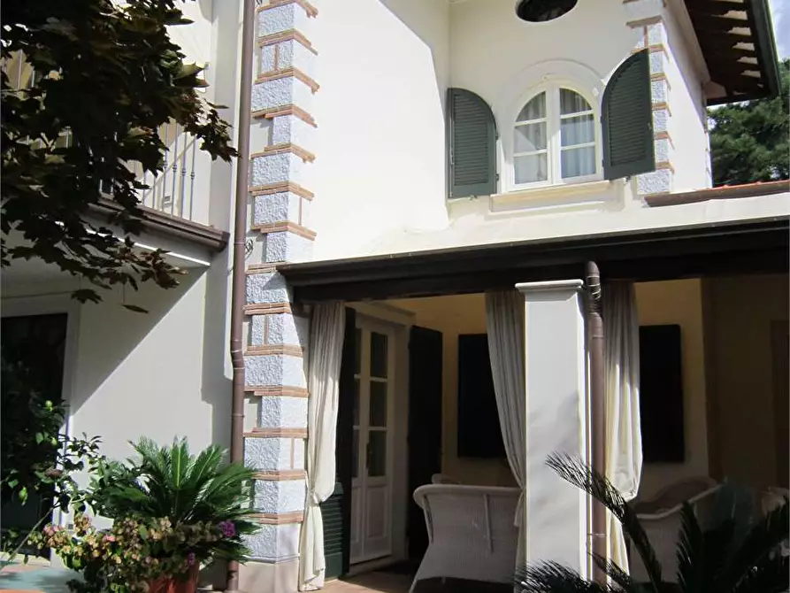 Immagine 35 di Casa bifamiliare in affitto  in via canova a Forte Dei Marmi