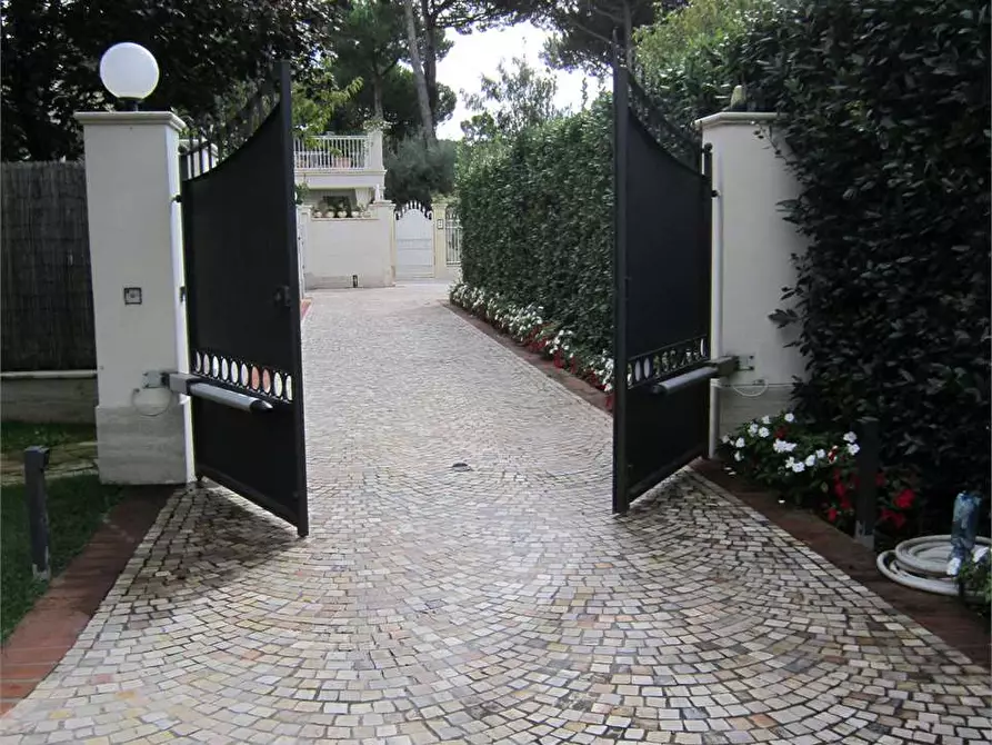 Immagine 33 di Casa bifamiliare in affitto  in via canova a Forte Dei Marmi