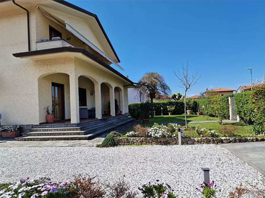 Immagine 5 di Villa in vendita  in Via degli Olmi a Forte Dei Marmi