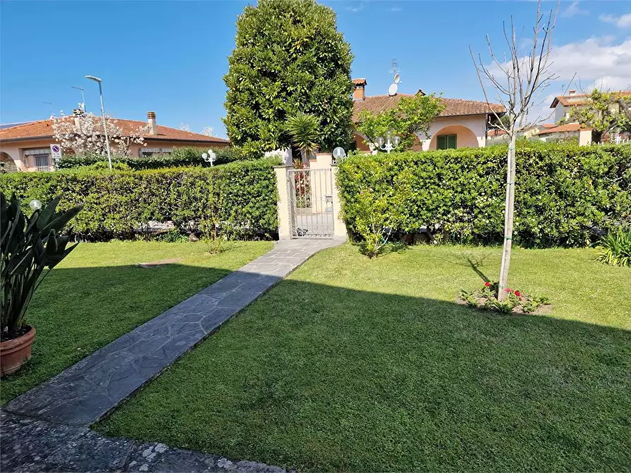 Immagine 9 di Villa in vendita  in Via degli Olmi a Forte Dei Marmi