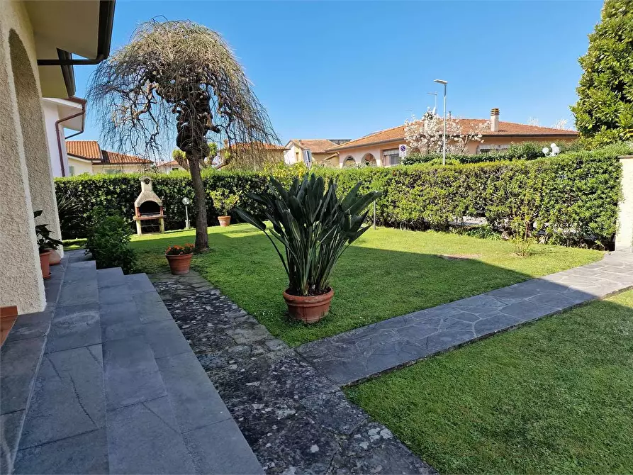 Immagine 20 di Villa in vendita  in Via degli Olmi a Forte Dei Marmi