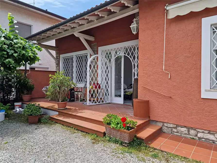Immagine 4 di Casa indipendente in affitto  in Via  Piave a Forte Dei Marmi