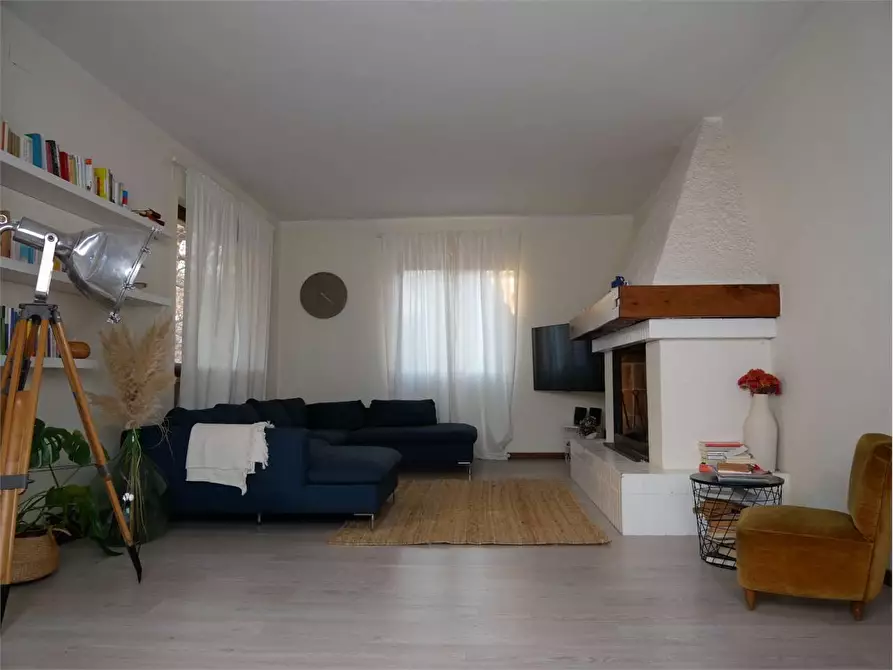 Immagine 1 di Casa bifamiliare in affitto  in Via Gramsci a Forte Dei Marmi