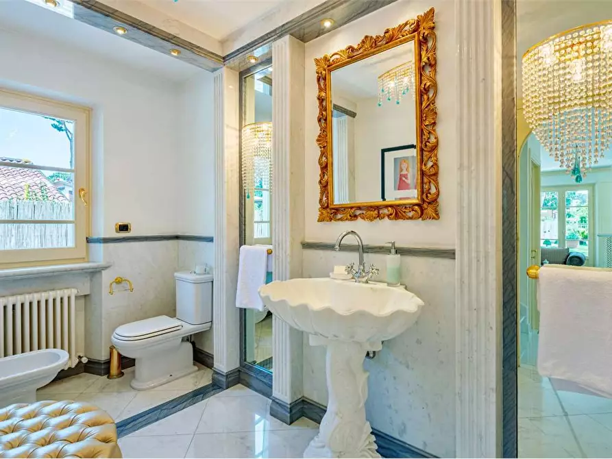 Immagine 12 di Villa in affitto  in Via Ariosto a Forte Dei Marmi