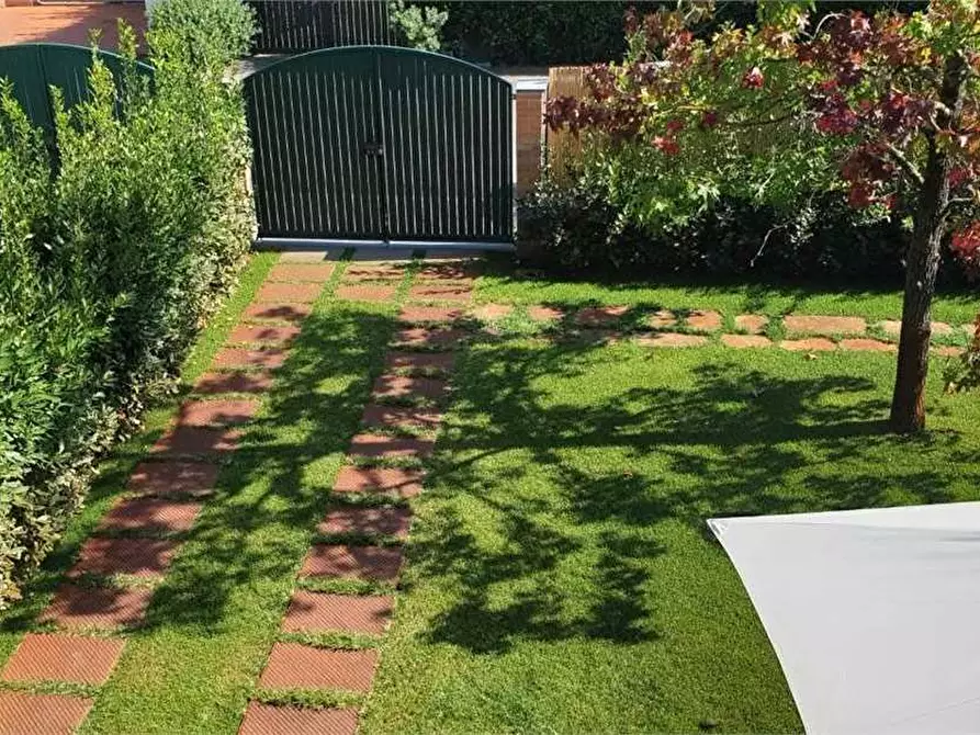 Immagine 4 di Casa bifamiliare in affitto  in Via Ferrucci a Forte Dei Marmi