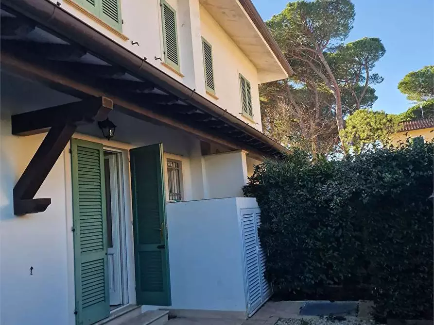 Immagine 1 di Casa bifamiliare in vendita  in Via Lorenzo dei Medici a Forte Dei Marmi