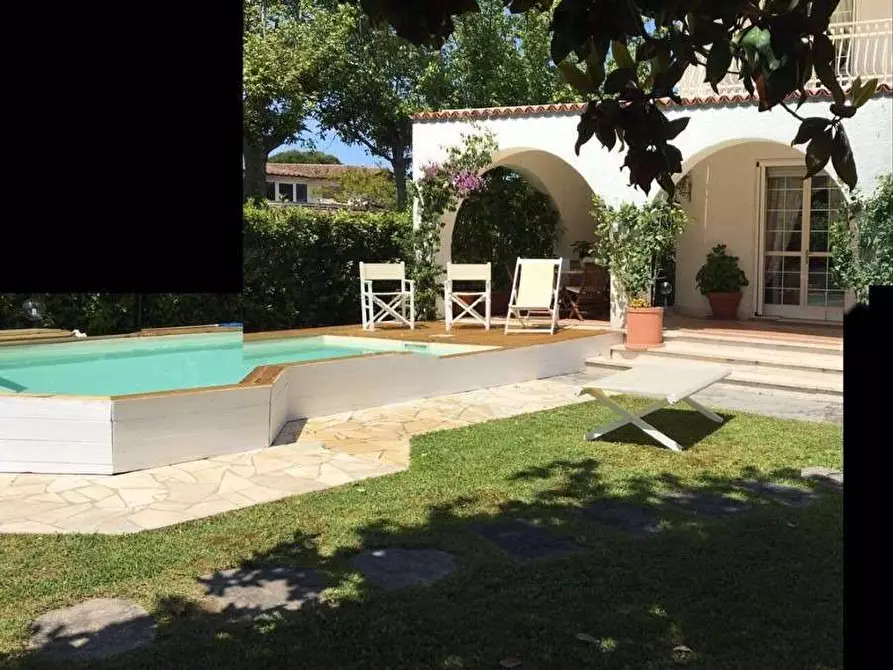 Immagine 5 di Villa in vendita  in Via Pablo Neruda a Forte Dei Marmi