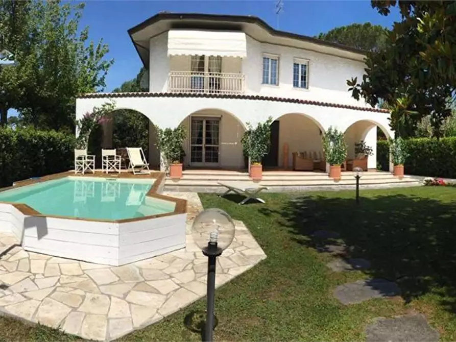 Immagine 6 di Villa in vendita  in Via Balduini a Forte Dei Marmi