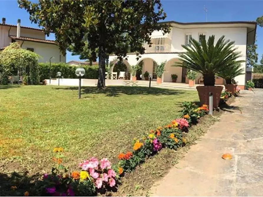 Immagine 6 di Villa in vendita  in Via Pablo Neruda a Forte Dei Marmi