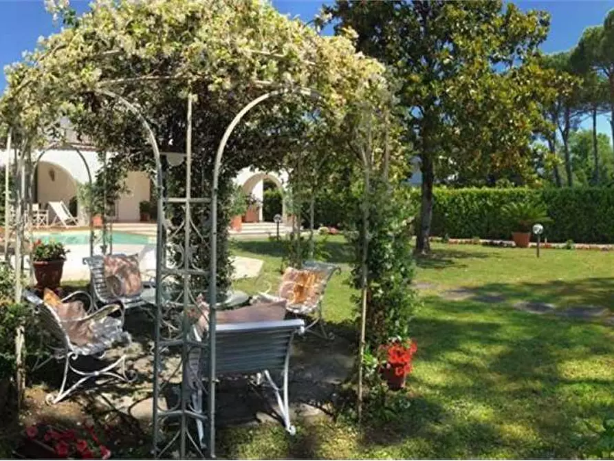 Immagine 4 di Villa in vendita  in Via Balduini a Forte Dei Marmi