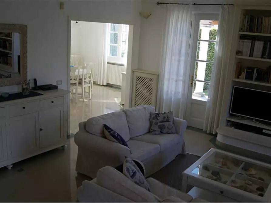 Immagine 39 di Villa in affitto  in Via B. Croce a Forte Dei Marmi