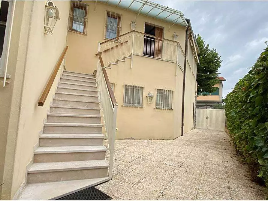 Immagine 21 di Appartamento in affitto  in Via Volta a Forte Dei Marmi