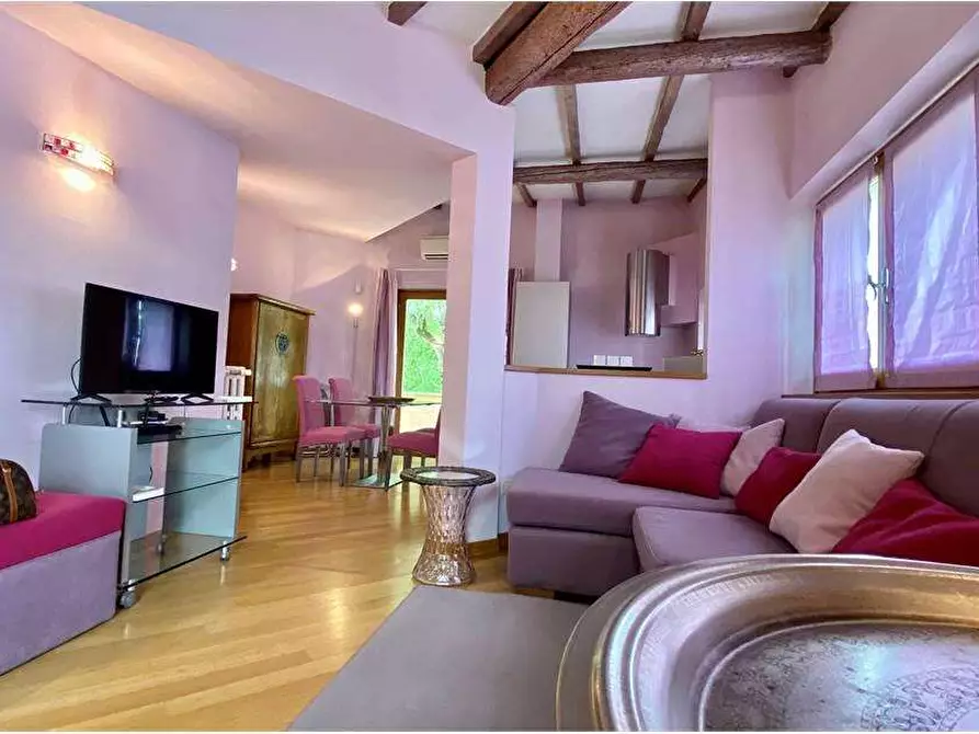 Immagine 2 di Appartamento in affitto  in Via Volta a Forte Dei Marmi