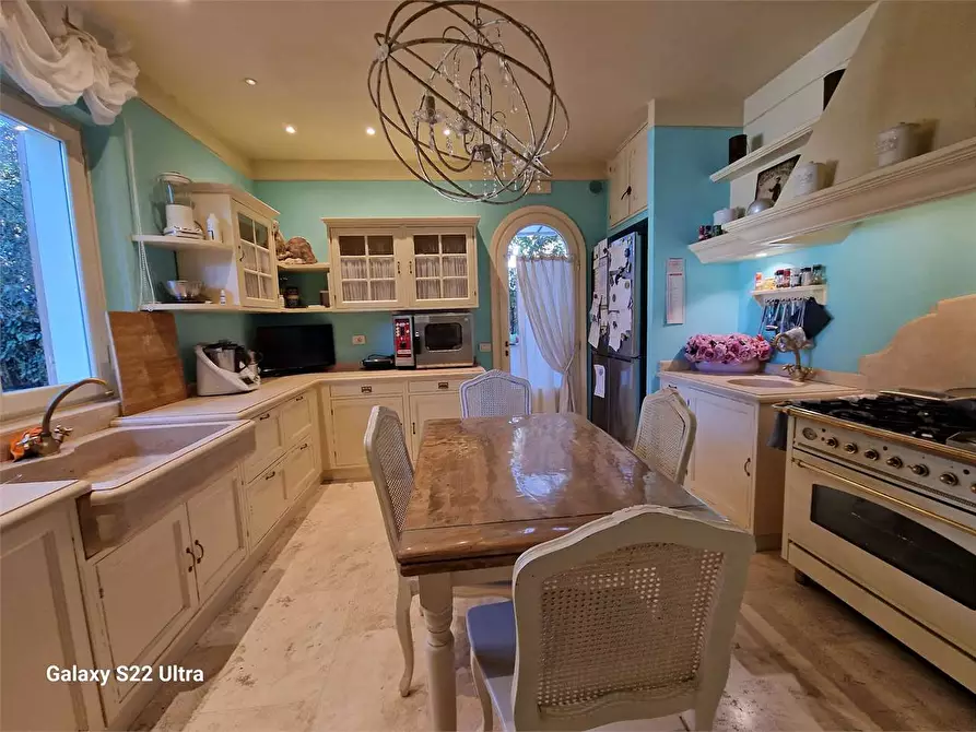 Immagine 21 di Villa in affitto  in Via F. Crispi a Forte Dei Marmi