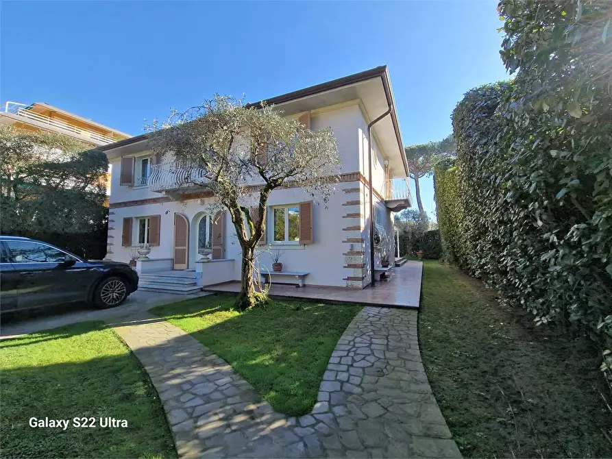 Immagine 27 di Villa in affitto  in Via F. Crispi a Forte Dei Marmi