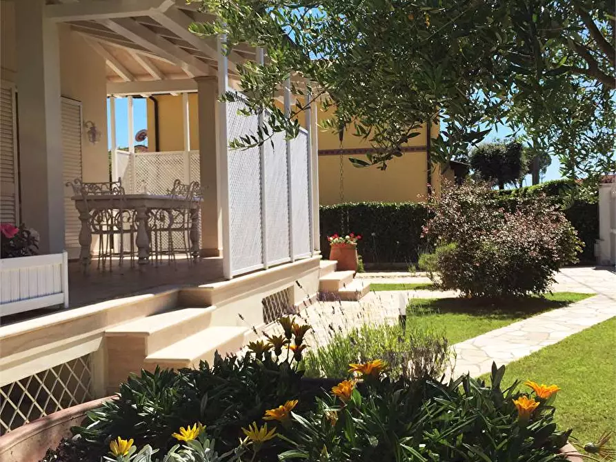 Immagine 6 di Villa in affitto  in Via Tremaiola a Pietrasanta