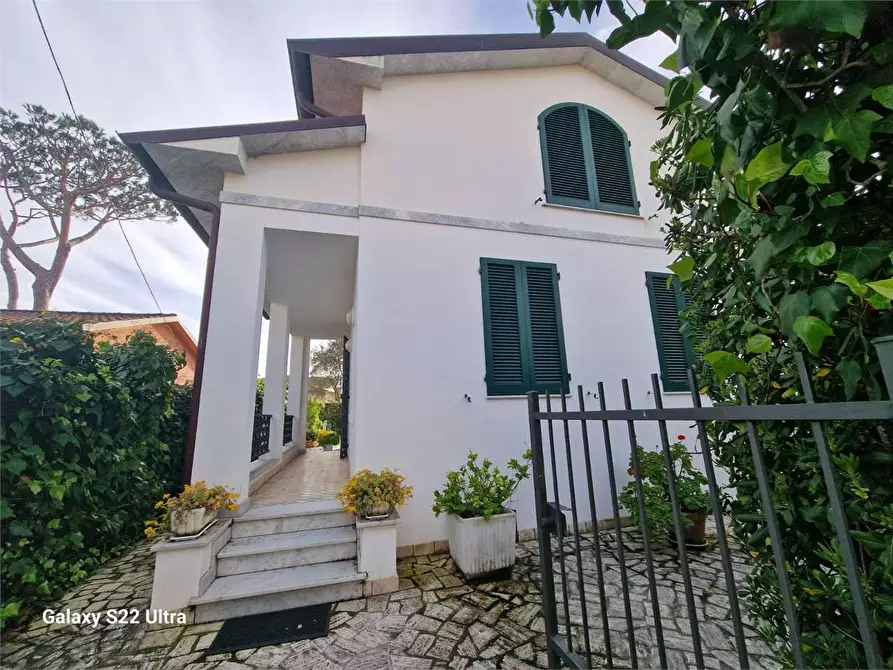 Immagine 5 di Casa indipendente in affitto  in Via M. Buonarroti a Pietrasanta