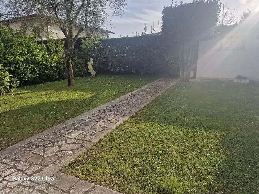 Immagine 8 di Casa indipendente in affitto  in Via M. Buonarroti a Pietrasanta
