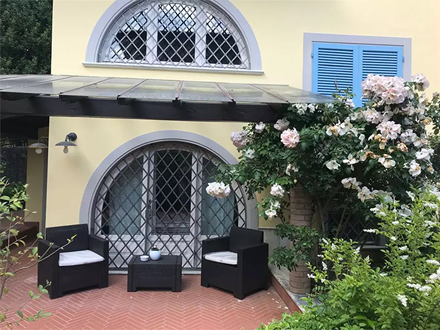 Immagine 3 di Villa in vendita  in Via Volturno a Pietrasanta