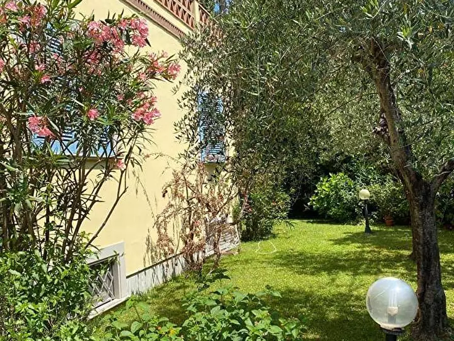 Immagine 47 di Villa in vendita  in Via Volturno a Pietrasanta