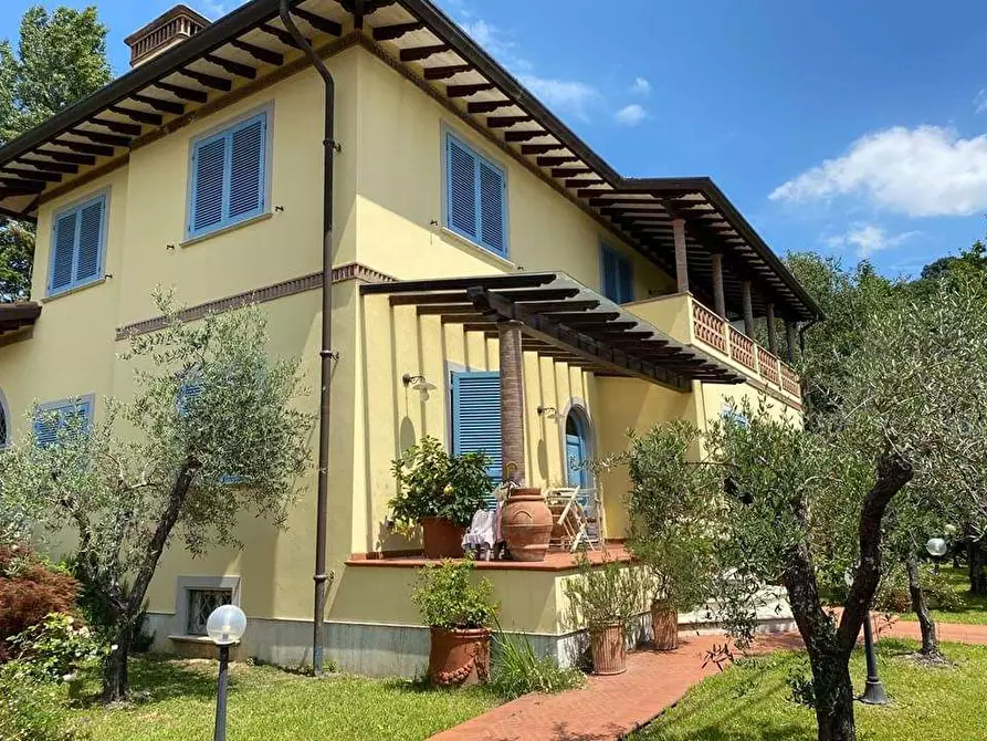 Immagine 1 di Villa in vendita  in Via Volturno a Pietrasanta