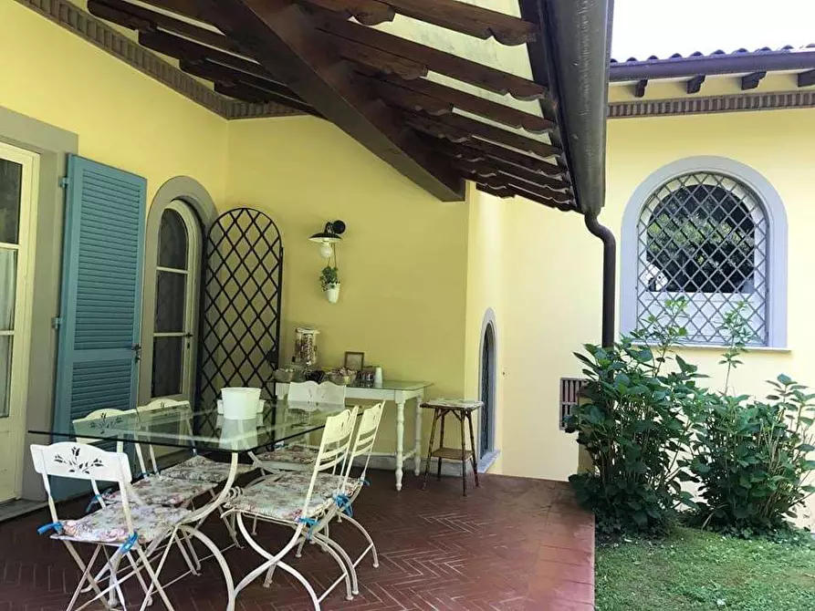 Immagine 2 di Villa in vendita  in Via Volturno a Pietrasanta