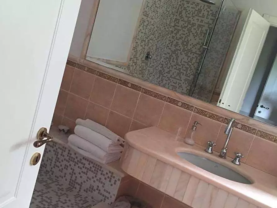 Immagine 39 di Villa in vendita  in Via Volturno a Pietrasanta