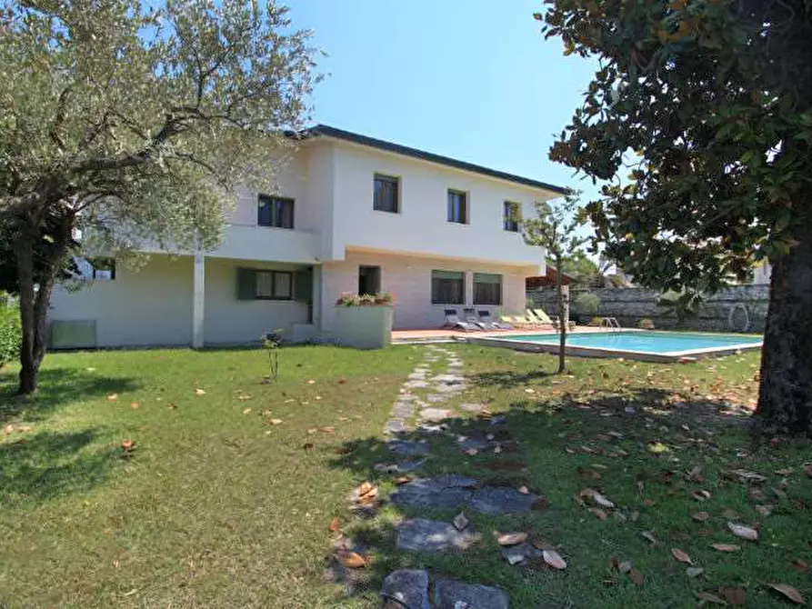 Immagine 7 di Villa in affitto  in Via Lorenzo dei Medici a Forte Dei Marmi