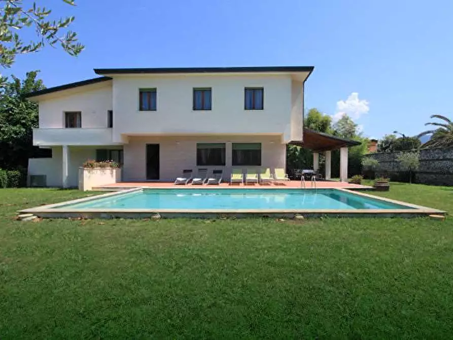 Immagine 2 di Villa in affitto  in Via Lorenzo dei Medici a Forte Dei Marmi