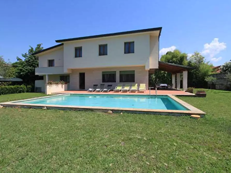 Immagine 1 di Villa in affitto  in Via Gorizia a Forte Dei Marmi