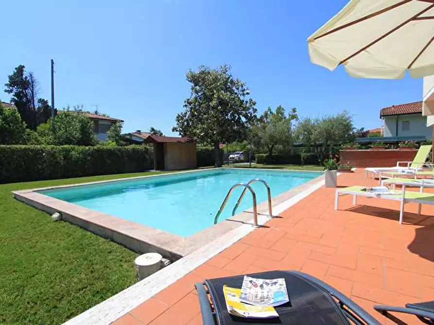 Immagine 1 di Villa in affitto  in Via Lorenzo dei Medici a Forte Dei Marmi