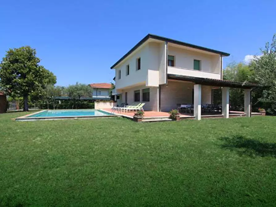 Immagine 6 di Villa in affitto  in Via Lorenzo dei Medici a Forte Dei Marmi