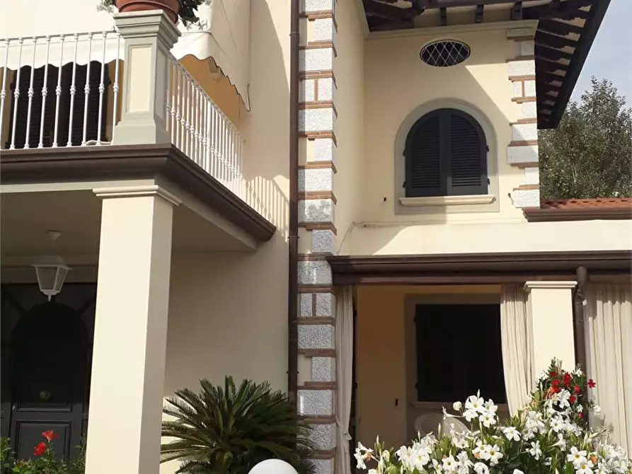 Immagine 27 di Casa bifamiliare in affitto  in via canova a Forte Dei Marmi