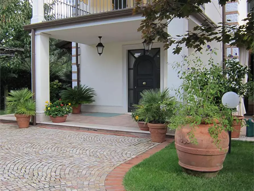 Immagine 3 di Casa bifamiliare in affitto  in via canova a Forte Dei Marmi