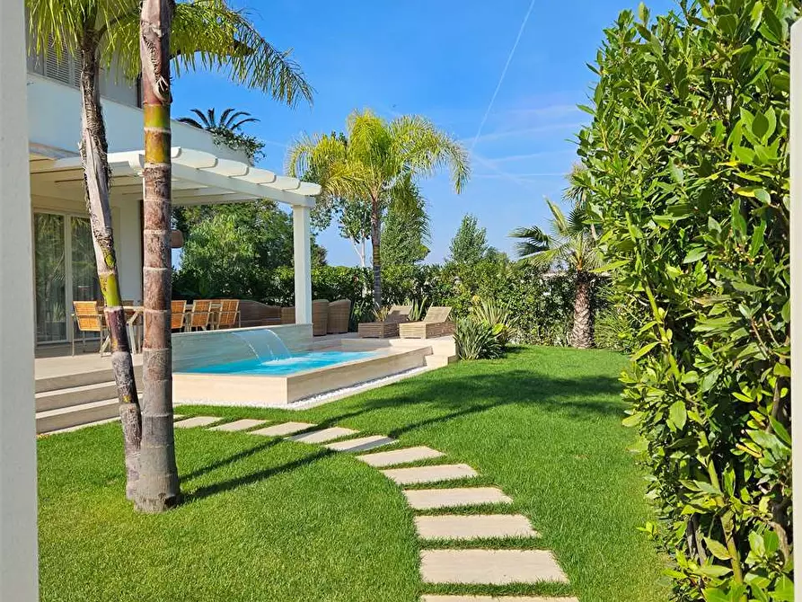 Immagine 38 di Casa bifamiliare in affitto  in Via Volta a Forte Dei Marmi